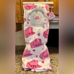 NWT Howdy Honey Pink Cowboy Hat Plush 60x70 Blanket